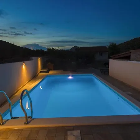 Holiday Home With 2 Bedrooms Podgreben