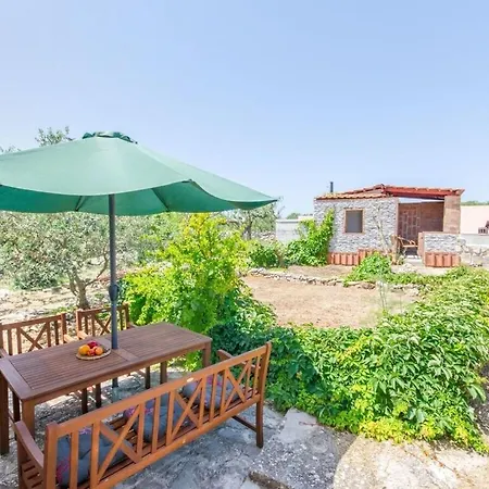 Holiday Home With 2 Bedrooms 펜션 Podgreben