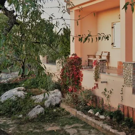 Holiday Home With 2 Bedrooms 펜션 Podgreben