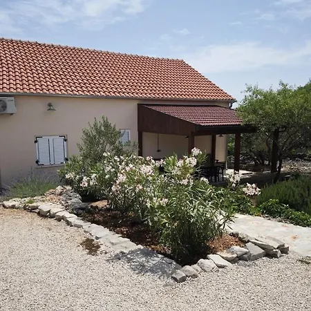 Holiday Home With 2 Bedrooms *