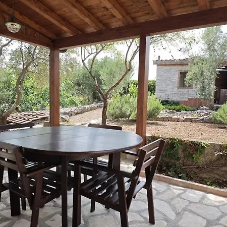 Holiday Home With 2 Bedrooms *