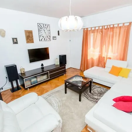 Holiday Home With 2 Bedrooms * Podgreben